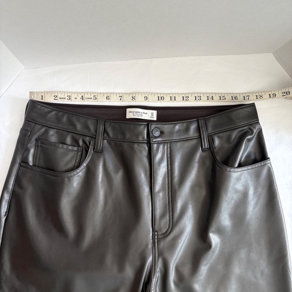 Abercrombie‎ & Fitch Vegan Leather 90s Straight Pant - Size 16. - Picture 7 of 14